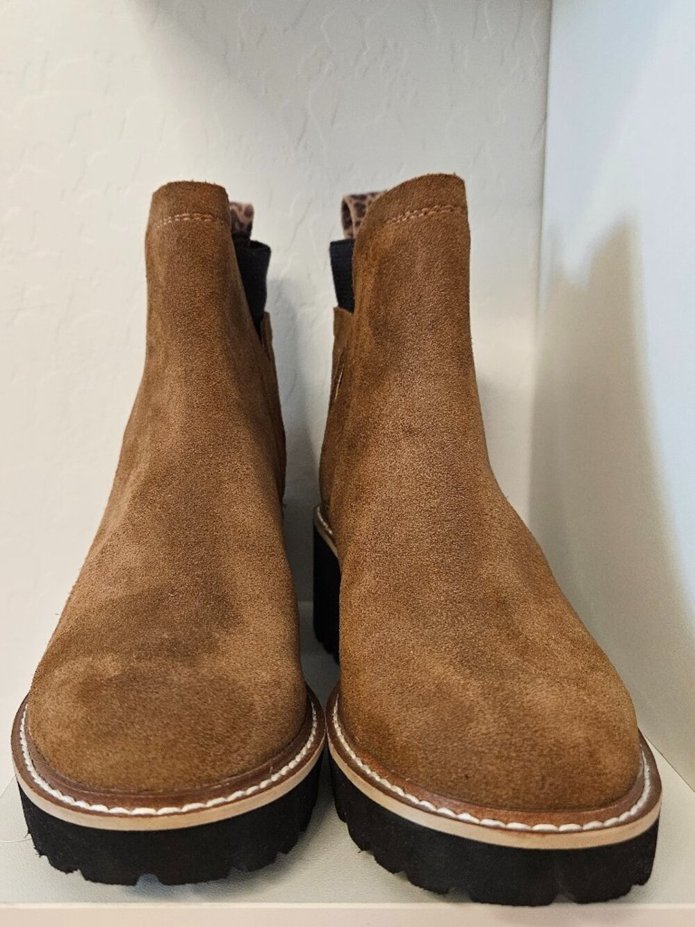 Dolce Vita Tan Suede Lug Sole Chelsea Platform Boots Leopard Print Accent Size 5